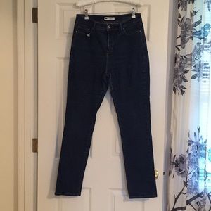Levis Perfectly Slimming  512 Skinny Leg Jeans